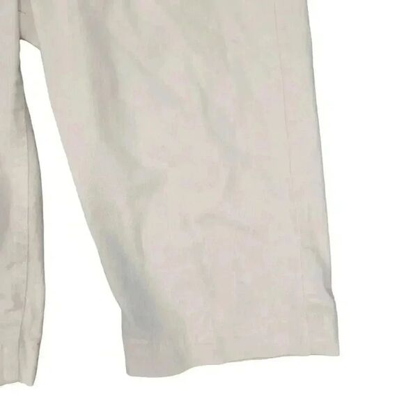 Levi's Women's 515 Capri White Cotton/Spandex Denim Capri Pants - Picture 6 of 13